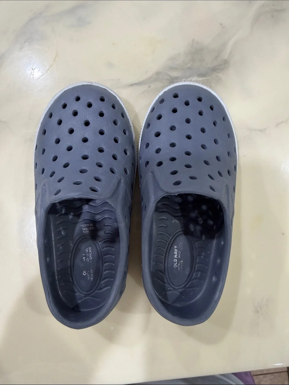 Old Navy Kids Gray Slip-On Foam shoes